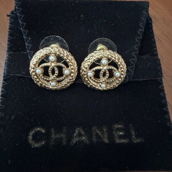 CHANEL Jewelry - ✨ Chanel 2018 CC Gold-Tone Pearl Button Pierced Earrings A18V | Box & Pouch ✨